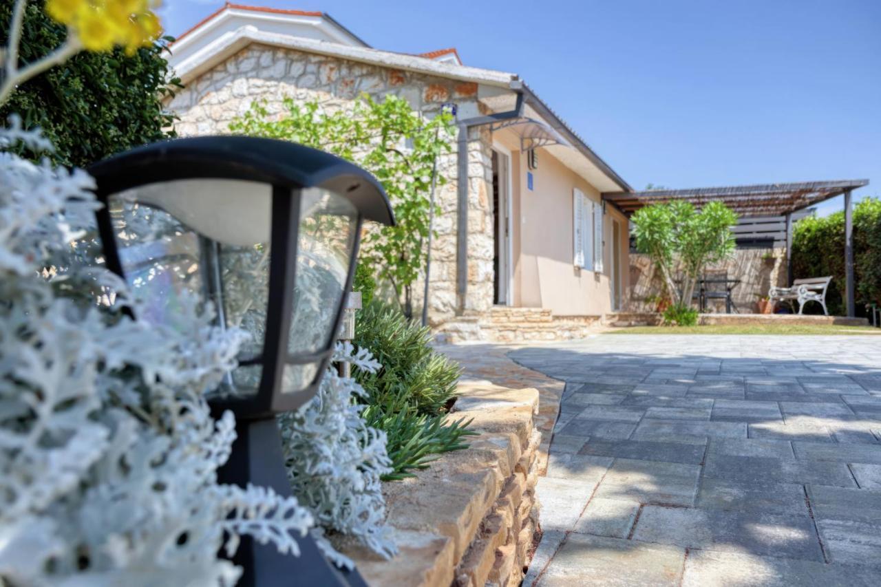 Holiday House "Laurus Garden" With Private Parking Medulin Luaran gambar